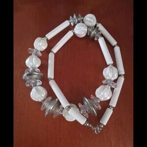 VINTAGE  JAPAN KOMATS LARGE WHITE GLASS, BEADS & LUCITE NECKLACE ESTATE JEWELRY